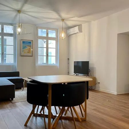 République - Grande La Réal Appartement *